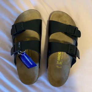 Black Birkenstocks NEED TO GO